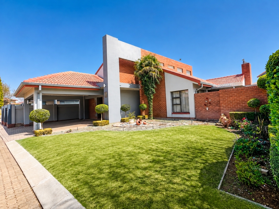 3 Bedroom Property for Sale in Van Der Hoff Park North West
